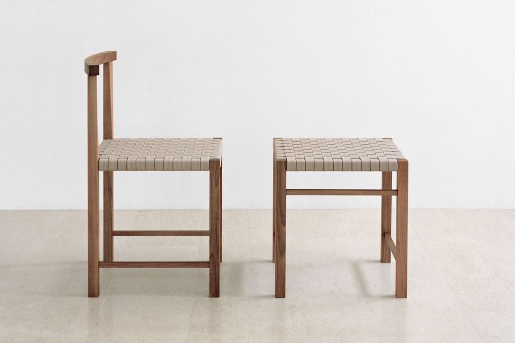 Stuhl und Hocker nach Entwürfen von Ferdinand Kramer.