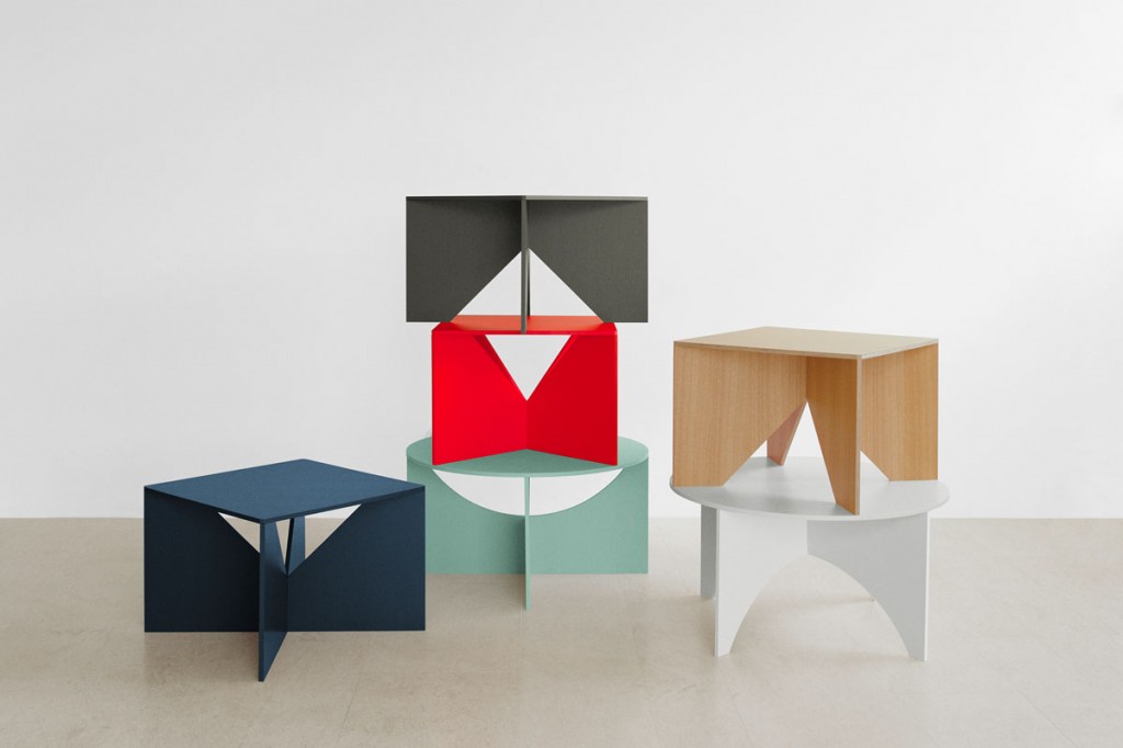 FK04 Calvert und FK05 Charlotte – niedrige Tische in klaren Farben.